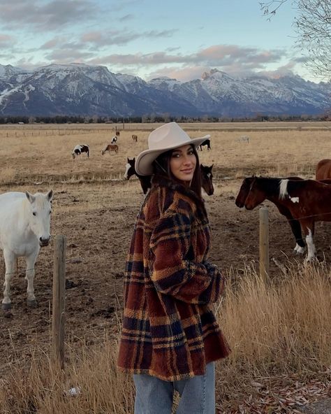 there’s a new cowgirl in town!! 🤠🐎🪵 #jacksonhole #wyoming #pinterestinspired #country Wyoming Photoshoot, Mountain Cowgirl Aesthetic, Wyoming Fashion, Wyoming Outfit, Bonfire Fits, Wyoming Aesthetic, Mountain Cowgirl, Canterwood Crest, Jacksonhole Wyoming