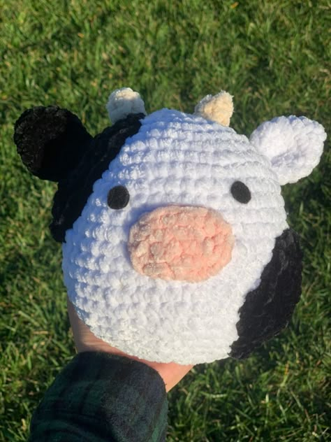 Crochet Arigumi, Crocheted Cow, Yarn Projects Crochet, Aesthetic Patterns, Fall Crochet Patterns, Easy Crochet Animals, Crochet Aesthetic, Crochet Plushies, Quick Crochet Patterns