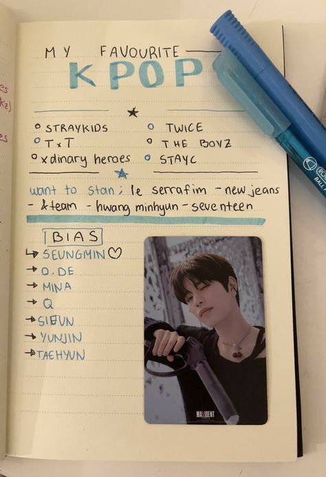 K Pop Sketchbook, Kpop Notes Ideas, K Pop Drawing Ideas, Kpop Journal Ideas First Page, Kpop Cute Drawings, Cute Drawings Kpop, Skz Notebook Ideas, Kpop Art Ideas, Kpop Notebook Ideas