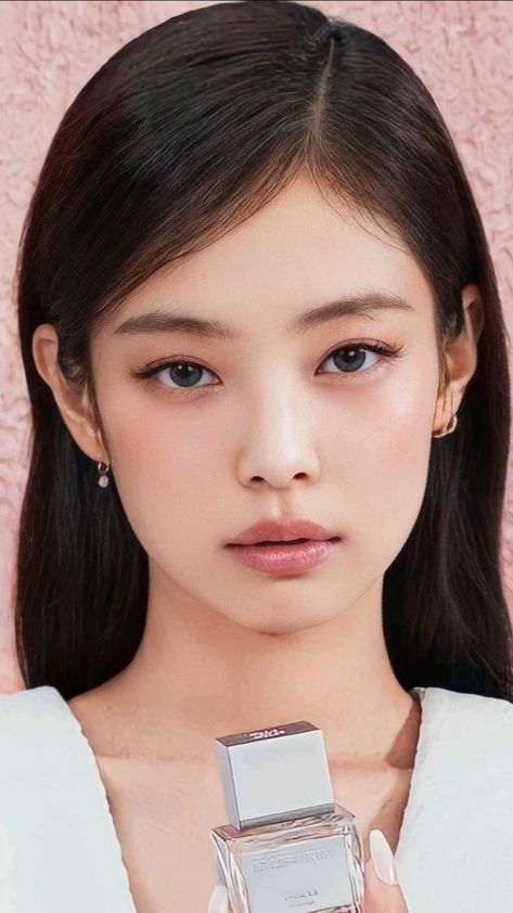 Jennie Kim Face Shape, Jennie Face Shape, Jennie Makeup Look, Jennie Face, Jennie Pink, Kim Makeup, Black Pink Jennie, Learn Makeup, Soft Makeup Looks