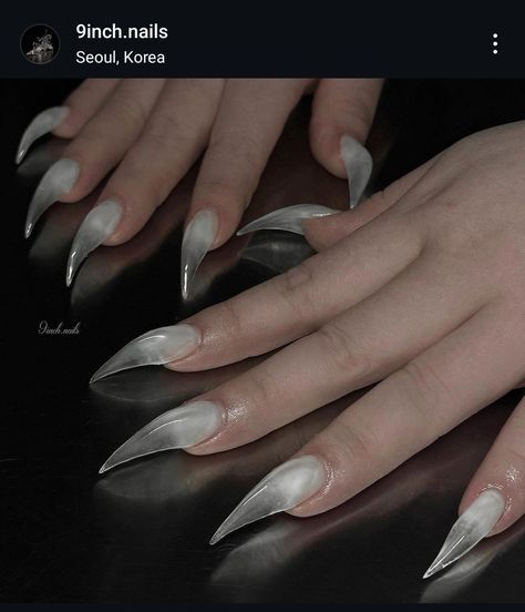 Kitten Claw Nails, Short Claw Nails Designs, Cat Claw Nails Designs, Raptor Claw Nails, Xenomorph Nails, Raptor Nails, Cat Claw Acrylic Nails, Cat Woman Nails, Short Claw Nails