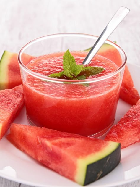 Watermelon Soup, Cold Soup Recipes, Strawberry Limeade, Cold Soups, Fruit Soup, Gazpacho Recipe, Chilled Soup, Summer Soup, Summer Foods