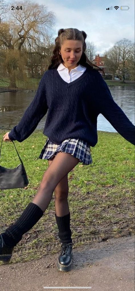 Winter Aesthetic Outfit Skirt, 2000 Preppy Fashion, Plaid Pleated Mini Skirt Outfit, Dark Blue Plaid Skirt Outfit, Blue Plaid Mini Skirt Outfit, Y2k Plaid Skirt Outfits, Mini Skirt Outfit School, Ravenclaw Winter Outfits, Chequered Skirt Outfit