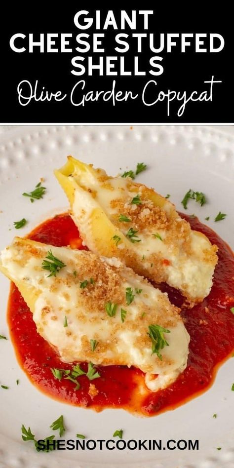 Giant Cheese Stuffed Shells (Olive Garden Copycat Recipe) are super easy to make in the comfort of your own kitchen with simple step-by-step instructions that I've provided. Italian cheeses filled in pasta shells, nestled on top of rich marinara sauce, topped with a creamy Alfredo sauce and finally a spirinkle of crunchy breadcrumb topping. This Italian-American comfort food just doesn't get any better! If you love copyat Olive Garden recipes, this one's a must-try! Olive Garden Stuffed Shells Recipe, Large Shell Pasta Recipes, Jumbo Stuffed Shells, Jumbo Shell Recipes, Shell Recipes, Italian Subs, Breadcrumb Topping, Copycat Recipes Olive Garden, Stuffed Shells Ricotta