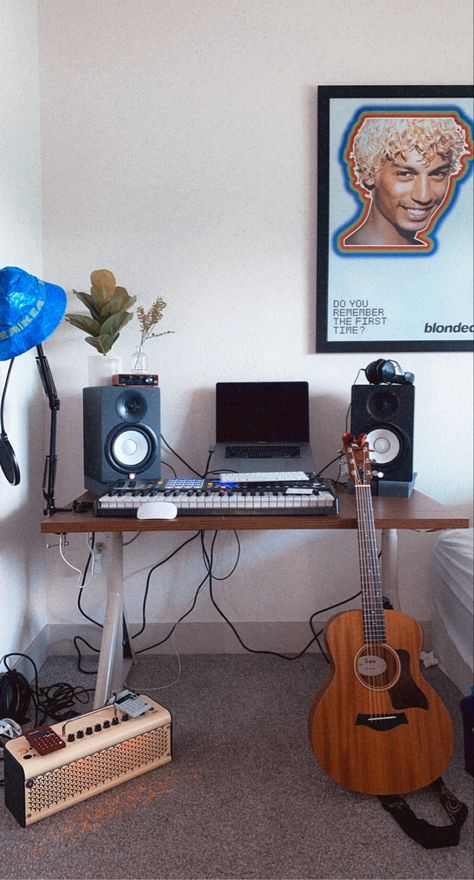 Bedroom Producer Studio, Home Studio Music Small Bedroom, Mini Music Studio, Musician Studio Apartment, Music Studio Session Aesthetic, Music Production Desk Studio Setup, Music Recording Studio, Music Recording, Game Websites