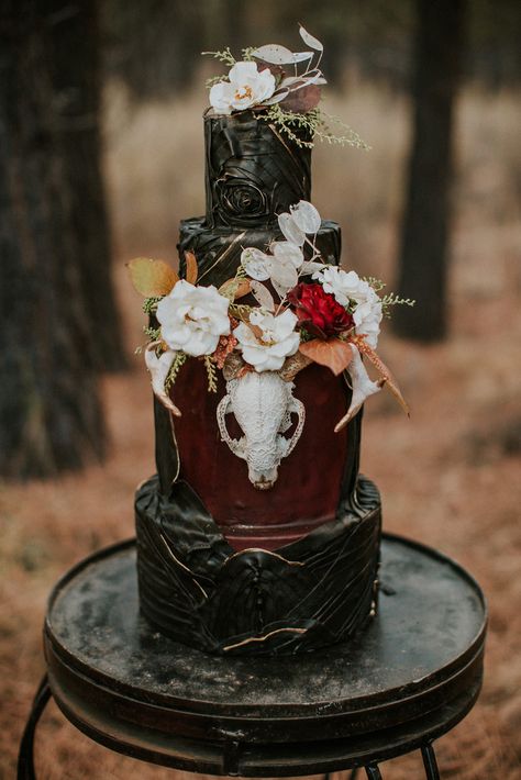 Skull Wedding Cakes, Halloween Wedding Cake, Horror Wedding, Gothic Cakes, Gothic Wedding Cake, Gothic Cake, Wedding Cake Centerpieces, Halloween Wedding Cakes, Witch Cake