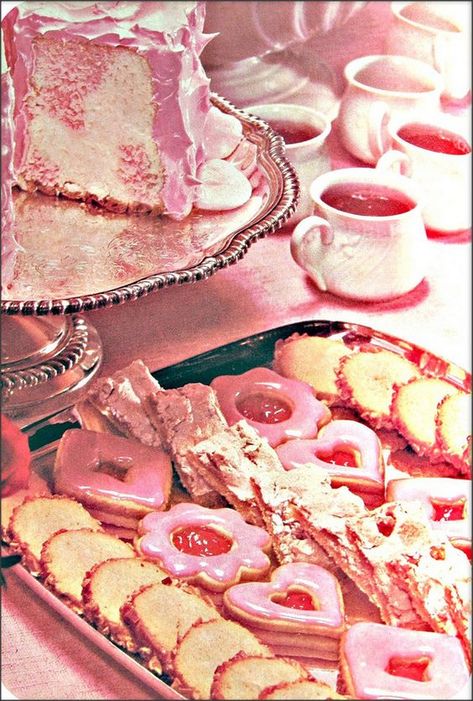 Bolo Vintage, Retro Desserts, Vintage Cakes, Vintage Dessert, Retro Food, Vintage Baking, Food Ads, Vintage Food, Retro Recipes