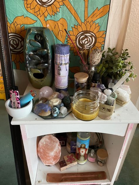 #crystals #spiritualawakening #aesthetic Crystal Shelf Aesthetic, Crystal Storage Ideas Diy, Crystal Altar Aesthetic, Diy Crystal Holder, Crystal Altar Sacred Space, Alter Aesthetic, Crystal Corner, Spiritual Bedroom, Spiritual Mindset