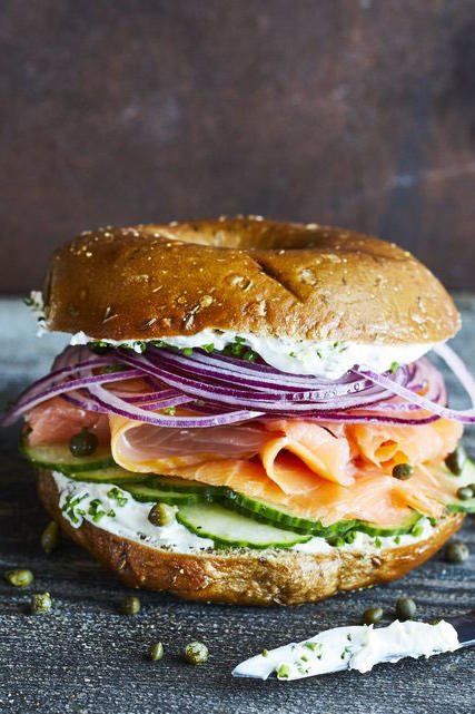 Onion Bagel Sandwich, Lunch With Smoked Salmon, Smoked Salmon Sandwich Cream Cheeses, Bagels With Salmon, Smoked Salmon Breakfast Sandwich, Salmon Breakfast Sandwich, Morning Bagel Ideas, Bagel With Smoked Salmon, Smoked Salmon Burger