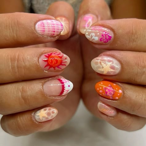 Nail Inspo Crazy Designs, Sunny Holiday Nails, Cute Short Nails Natural, Cute Aesthetic Almond Nails, Short Artistic Nails, Summer Painted Nails, Fun Nail Inspo 2024, Simple Beach Nail Designs, Tsitp Nails