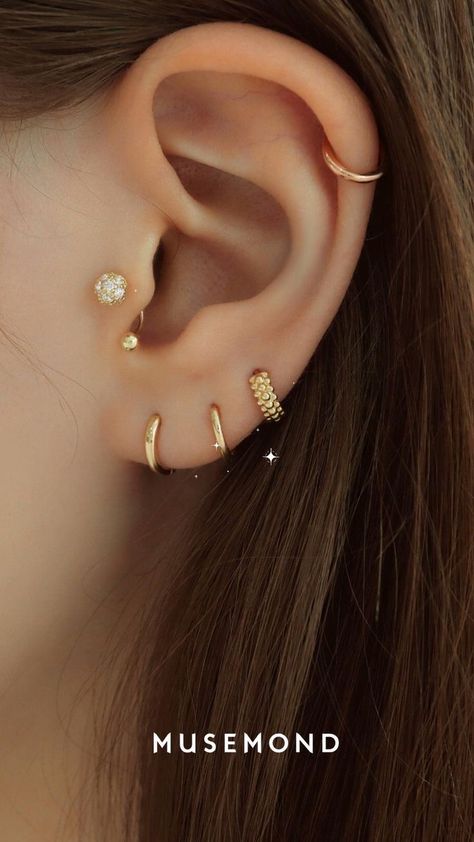 Dainty Piercings, Piercing Jewelry Ideas, Unique Piercing, Earrings Piercings, Ear Piercings Industrial, Minimalist Ear Piercings, Unique Ear Piercings, Ear Peircings, Ear Piercings Chart