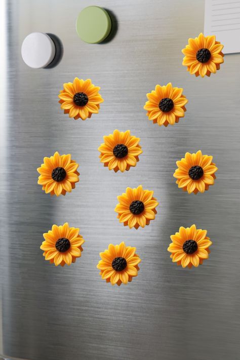 Clay Flower Magnets, Air Dry Clay Magnets Diy Easy, Sunflower Magnets, Fall Magnets, Clay Magnet Ideas, Clay Fridge Magnets, Clay Fridge, Polymer Clay Magnet, Cute Magnets