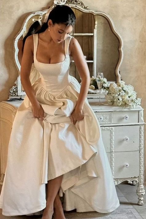 Simple Ball Gown, Gown Sleeves, Susan Sarandon, Pretty Wedding Dresses, Dream Wedding Ideas Dresses, A Wedding Dress, Gowns With Sleeves, Long Wedding Dresses, Perfect Wedding Dress