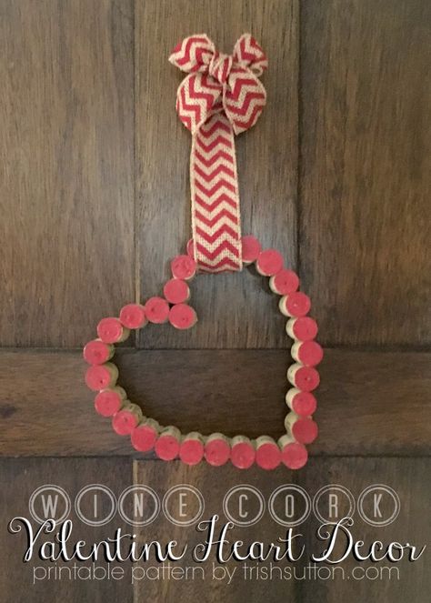 Wine Cork Heart - Make your own gorgeous Valentine's Day decor with these 19 DIY heart decorations. These awesome Valentine tutorials provide plenty of decor inspiration. Heart Free Printable, Wine Corks Crafts, Upcycled Wine Corks, Wine Cork Ideas, Wine Cork Wreath, Diy Valentines Day Wreath, Wine Cork Diy Crafts, Wine Cork Projects, Wine Crafts