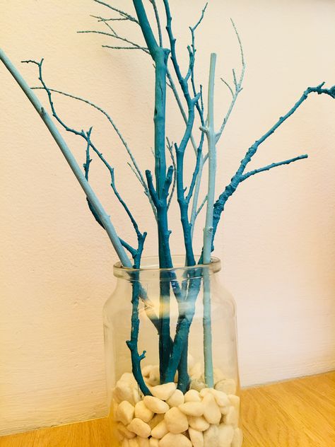 Painted Twigs, Wooden Stick Decor, Wood Branch Decor Diy Projects, Twig Art Diy Tree Branches, Twigs And Branches Decor, Twig Art, Tree Branch Decor, Branch Art, Stick Art