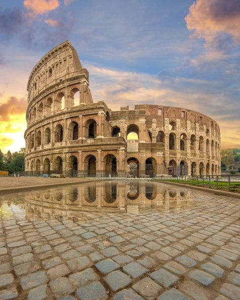 The Colleseum Rome, The Colosseum Aesthetic, The Roman Colosseum, Colleseum Rome Aesthetic, Colloseum Rome Pictures, Colosseum Rome Aesthetic, Colessium Rome, Colesium Rome Aesthetic, Rome Backgrounds