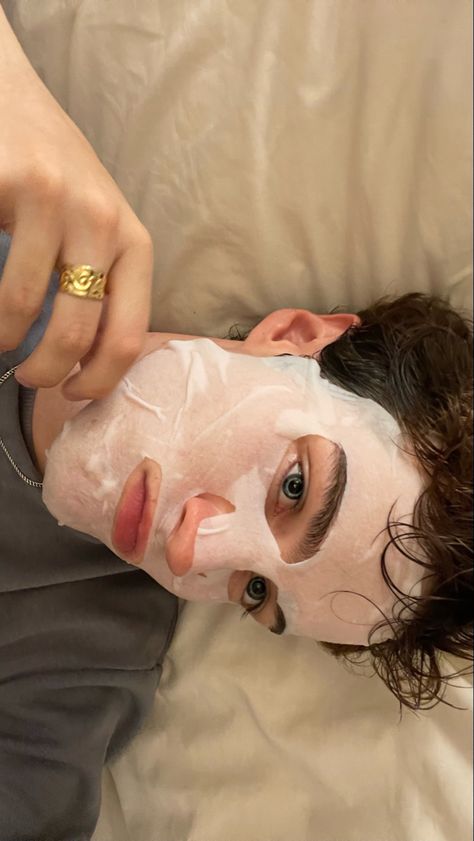 insta story fromt @theotyllier #bedroom #skincare #facemask #aesthetic #clean #selfcare #boys #cleanboyaesthetic Men Face Aesthetic, Guy Skincare Aesthetic, Skin Care For Men Aesthetic, Men Glow Up Aesthetic, Man Skincare Aesthetic, Men Doing Skincare, Male Skincare Aesthetic, Mens Skincare Aesthetic, Skincare Aesthetic Men