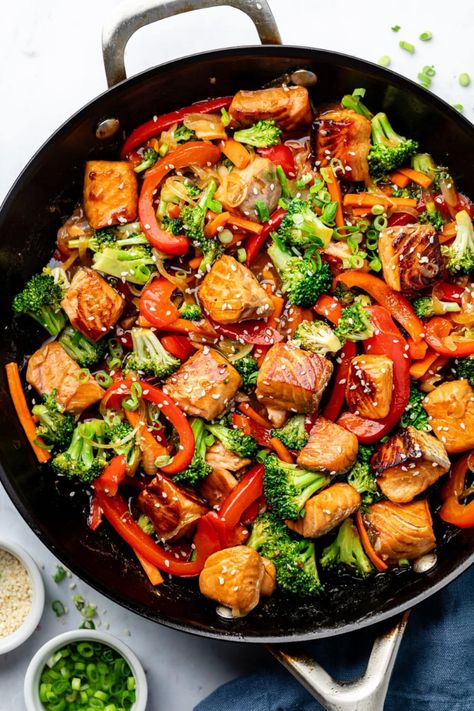 Salmon and vegetables in a stir fry pan cooked and topped with sesame seeds. October Meals, Stir Fry Fish, Salmon And Vegetables, Salmon Stir Fry, Baked Orange Chicken, Salmon Vegetables, Vegetable Stir Fry Recipe, Fried Salmon, Homemade Teriyaki Sauce