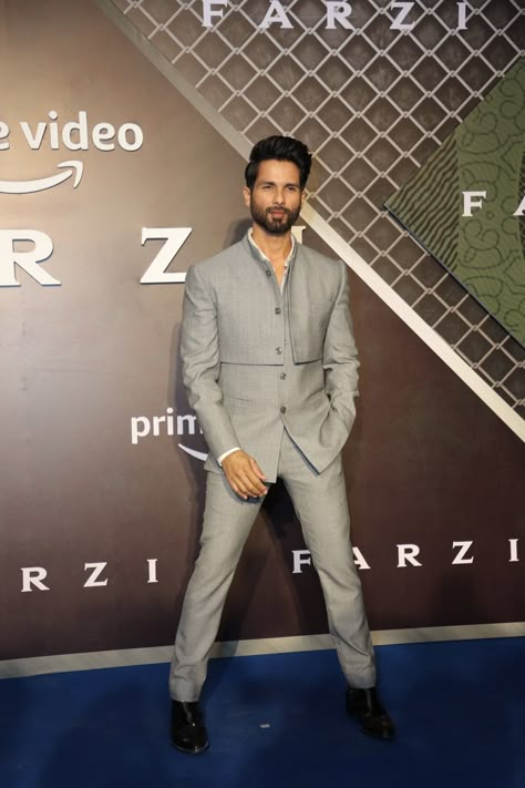 Shahid Kapoor Suit, Band Gala Suit Men, Bandgala For Men, Mens Wedding Wear, Formal Aesthetic, Jodhpuri Suits For Men, Wedding Dresses Men, Mens Fashion Suits Casual, Wedding Kurta For Men