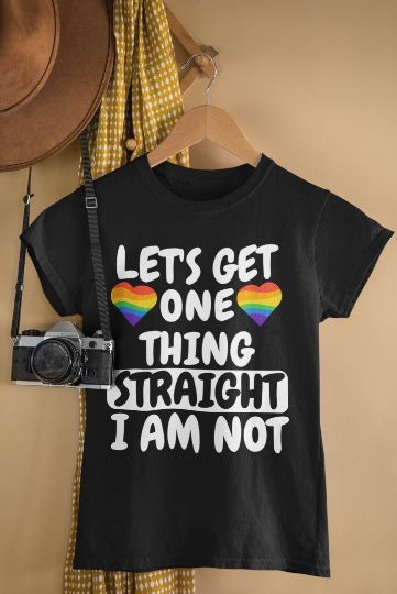 Really very poor quality. Doesn't Equal photos. And nisiquera is made of cloth. Is a Lycra Pride Month Shirts, Funny Gay Shirts, Darcy Cosplay, Pride Shirt Ideas, I Heart Shirts, Queer Gift Ideas, Pride Embroidery, Lgbtq Outfit, Gay Clothes