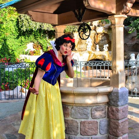 Snow White Disney World Princess, Real Disney Princesses, Princess Parking, Royal Girls, Disney Printables, Snow White Disney, Face Characters, Disney Costumes, Disney Park