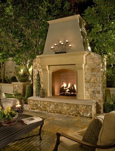 Who wouldn't want an outdoor fireplace? Outside Fireplace, Gorgeous Fireplaces, Garden Paradise, Backyard Fireplace, Interior Minimalista, Outside Living, Cozy Fireplace, Dream Backyard, Fireplace Design