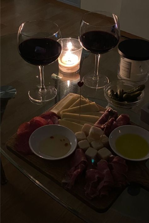 Wine And Cheese Night Aesthetic, Charcuterie Date Night, Wine Date Aesthetic, Wine And Cheese Aesthetic, Home Wine Tasting Party, At Home Wine Tasting Party, At Home Wine Tasting, Wine Night Aesthetic, Home Wine Tasting