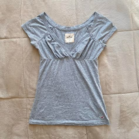 Y2K 2000s Hollister Grey Milkmaid Babydoll V-Neck Bella Swan Twilight Inspired Top With Empire Waist #twilight #hollister #thevampirediaries #milkmaid #y2k Hollister Y2k Babydoll Top, V Neck Babydoll Top, Bella Swan Tops, Hollister Outfits 2000s, 2000s Babydoll Top, Y2k Babydoll Top, Babydoll Top Outfit Y2k, Hollister Babydoll Top, Milkmaid Aesthetic