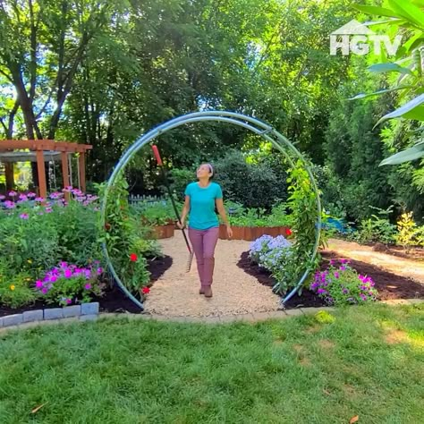 Moon Gate Backyard, Wooden Moon Gate, Moon Portal Garden, Round Garden Arch, Moon Gate Trellis, Diy Moon Arch, Recycled Trampoline Ideas, Moon Gate Trampoline, Moon Door Garden Diy