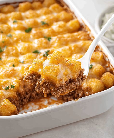 Tater Tot Casserole With Ground Beef Recipe Hamburger Meat Tater Tot Casserole, Tater Tot Casserole No Cream Of Mushroom, Tater Tot Casserole Pioneer Woman, Tater Tot Chili Casserole, Hamburger Casserole With Tater Tots, Potato Tot Casserole Ground Beef, Cheese Tator Tot Meatloaf Casserole, Beef And Tater Tot Casserole, Tater Tot Slow Cooker Recipes