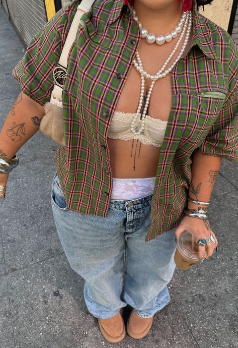 Futch Outfits, How To Style A Flannel Shirt, Style A Flannel Shirt, How To Style A Flannel, Cheap Meal Ideas, Simple Family Meals, Flannel Outfits, Cheap Meal, Cheap Dinner Recipes