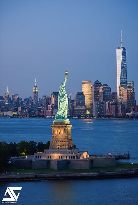 Traveling The World Aesthetic, Trips Aesthetic, The World Aesthetic, تمثال الحرية, Aesthetic Traveling, Picture Travel, Liberty Statue, World Trade Center Nyc, Freedom Tower