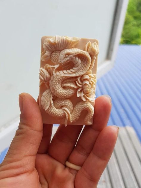 Soap Relief Carving, Soap Art Carving, Soap Carving Ideas, Soap Sculpture, Wax Carving Jewelry, Chinese Sculpture, Whittling Projects, Asian Sculptures, Dremel Carving