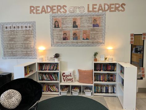 Boho Book Corner Classroom, Classroom Reading Decor, Kindergarten Classroom Book Corner, Cozy Library Classroom, Reading Lab Classroom Decor, Classroom Library Corner Ideas, Reading Space In Classroom, Classroom Library Small Space, Elementary Class Library Ideas