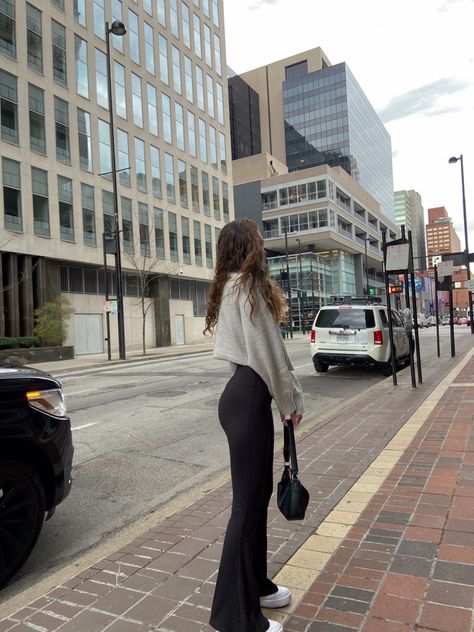 flare leggings and cute sweater in the city Flare Leggings Going Out Outfit, Flare Fall Outfits, Flare Legging Fall Outfits, Flared Leggings And Boots, Flared Leggings And Sweater, Sweaters And Leggings Outfit, Flares And Boots, Lulu Lemon Flare Leggings Outfit, Aesthetic Flare Leggings Outfit