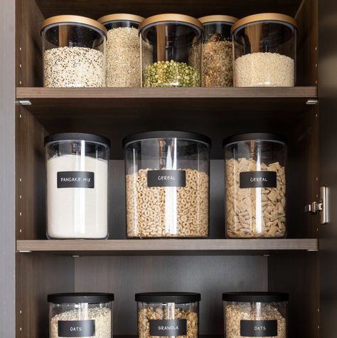 Flour Organization, House Pantry, Pantry Jars, Neat Method, Organization Design, Organization Pantry, Organized Pantry, Kitchen Storage Hacks, Spice Jar Set