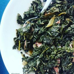 Crock-Pot Kale Greens with Smoked Turkey Greens With Smoked Turkey, Kale Greens, How To Cook Greens, How To Cook Kale, Smoked Turkey Recipes, Crockpot Turkey, Franklin Bbq, Kale Recipes, Turkey Recipes Thanksgiving