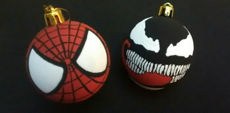 Spiderman y Venom Esferas de Navidad Marvel.! Marvel Christmas Ornaments, Spiderman Christmas Tree, Halloween Fanart, Spiderman Christmas, Superhero Christmas, Hero Crafts, Clear Christmas Ornaments, Christmas Hand Painted, Superhero Crafts