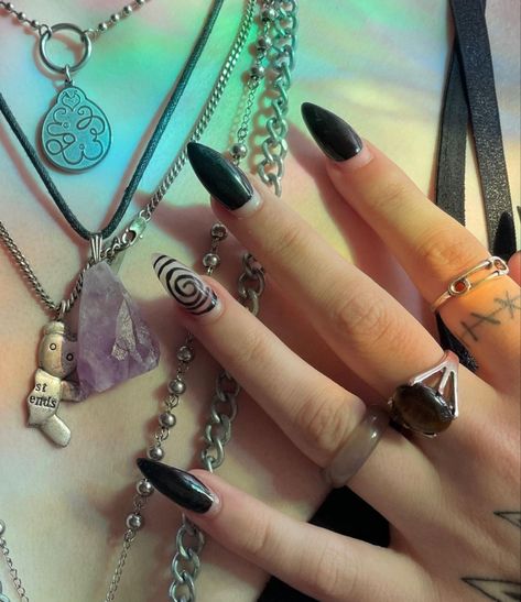 Nail Inspo Fairy Grunge, Fairy Core Nails Aesthetic, Omori Nails Ideas, Fairy Grunge Nails, Fairy Core Nails, Mum Nails, Y2k Aesthetic Nails, Emo Nails, Weird Jewelry