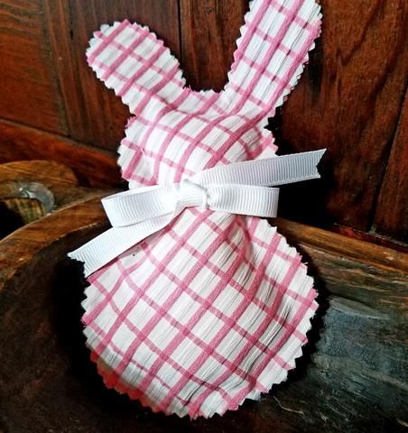 How to Make Fabric Bunny Peeps for Easter Bowl Fillers – Possibilities Home Market Bunny Bowl Fillers, No Sew Bowl Fillers, Diy Fabric Easter Eggs, Fabric Bowl Fillers, Fabric Easter Crafts, Fabric Products Ideas, Easter Bowl Fillers, Easter Sewing Ideas, Fabric Bunny Pattern Free