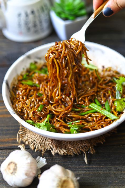 Chili Oil Noodles Recipe (Tik Tok Noodles) - Fun FOOD Frolic Chilli Oil Ramen Recipe, Hot Chili Oil Noodles Recipe, Vermacheli Noodles, Chile Oil Noodles, Chilli Garlic Noodles Recipes, Chilli Oil Pasta, Hot Chili Oil Noodles, Chili Noodles Recipe, Tik Tok Noodles