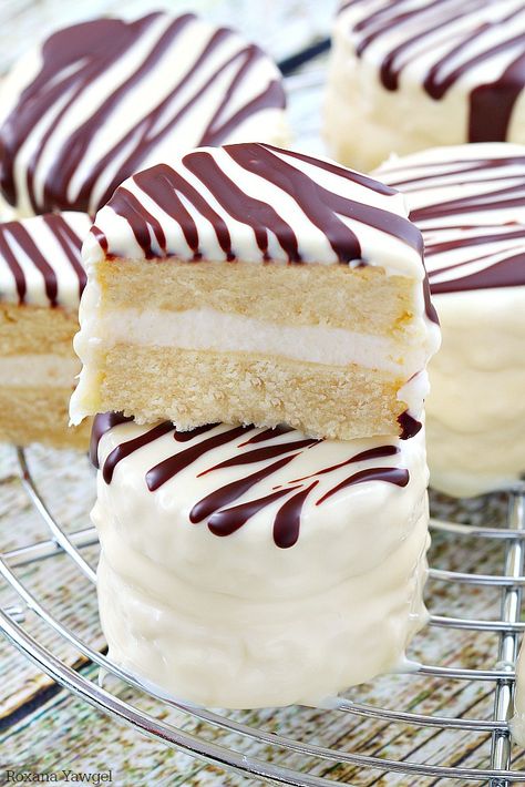 Zebra Cakes, Coconut Dessert, Zebra Cake, Little Debbie, Copykat Recipes, Sale Ideas, Vanilla Flavor, Copycat Restaurant Recipes, Snacks Für Party