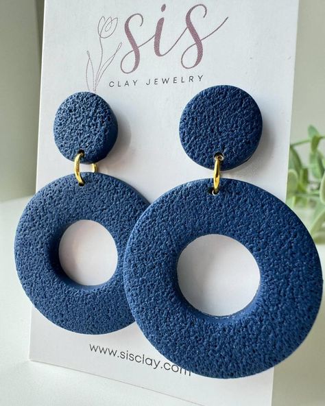 Vogue earrings and all its colors . What’s your favorite one? Polymer Clay Earrings Texture, Blue And White Clay Earrings, Polymer Clay Earrings Design, Fimo Ideas Jewelry, Blue Clay Earrings, Limestone Texture, Blue Polymer Clay Earrings, Earrings Fimo, Earring Clay