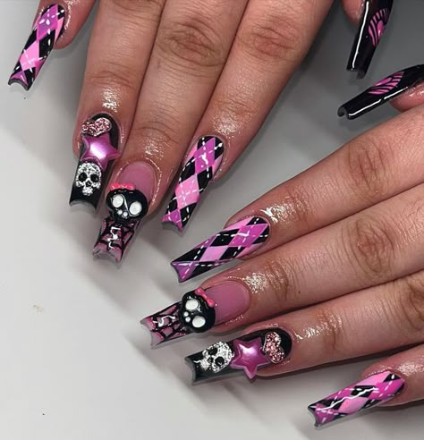 Monster High Inspired Nails, Monster High Nails, Strawberry Gel, Nails Plaid, Emo Nails, Nails Emo, Coffin Tips, Argyle Nails, Checkered Nails