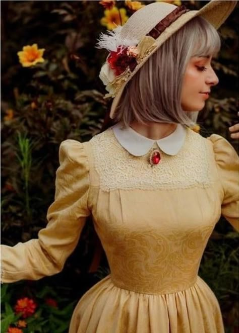 Sophie Yellow Dress Howl, Sophie Cosplay Howls Moving Castle, Sophie Hatter Cosplay, Sophie Hatter Dress, Elegant Yellow Dress, Ghibli Fashion, Sophie Cosplay, Ghibli Girl, Howls Moving Castle Cosplay