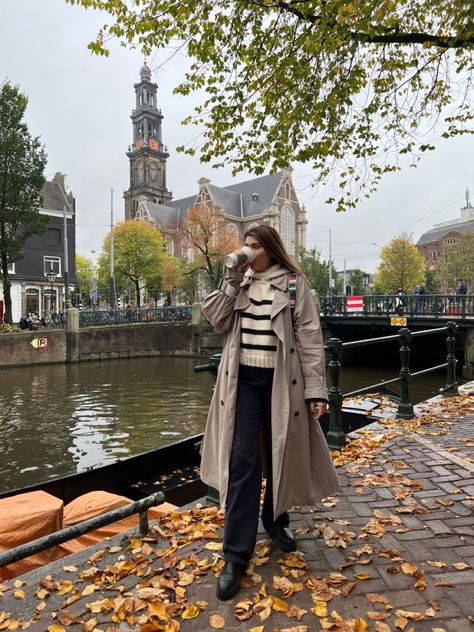 Winter Fashion Amsterdam, Autumn Amsterdam Outfit, Amsterdam Aesthetic Outfit Autumn, Amsterdam In Winter Outfits, Amsterdam Rainy Day Outfit, Amsterdam In May Outfit, Fall In Amsterdam Outfits, Netherlands Winter Outfit, Netherlands Fashion Outfits