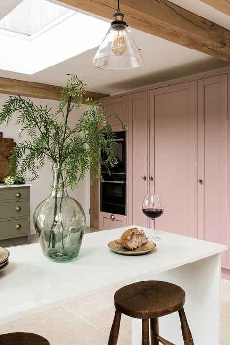 #shakerkitchen #countrykitchen #kitchendecor #pinkkitchen #pinkkitchenideas #pinkkitchendesign #pinkpaint #pinkhome #smallkitchen #neutralkitchen #pastelkitchen #smallkitchenideas #kitchenideas #kbbmag Pink Kitchen Walls, Pink Kitchen Cabinets, House Paint Colours, Pink Kitchens, Kitchen 2024, Pantry Kitchen, Pink Kitchen, Kitchen Inspiration Design, Kitchen Diner