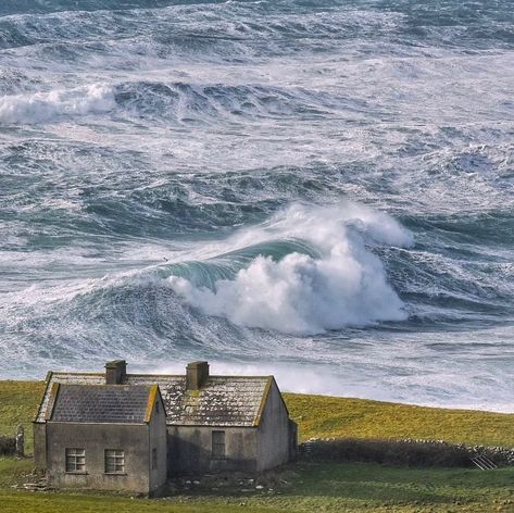 Doolin Ireland, Ireland Houses, Ireland Aesthetic, Scottish Recipes, County Clare, Love Ireland, Wild Atlantic Way, Irish Sea, Ireland Travel