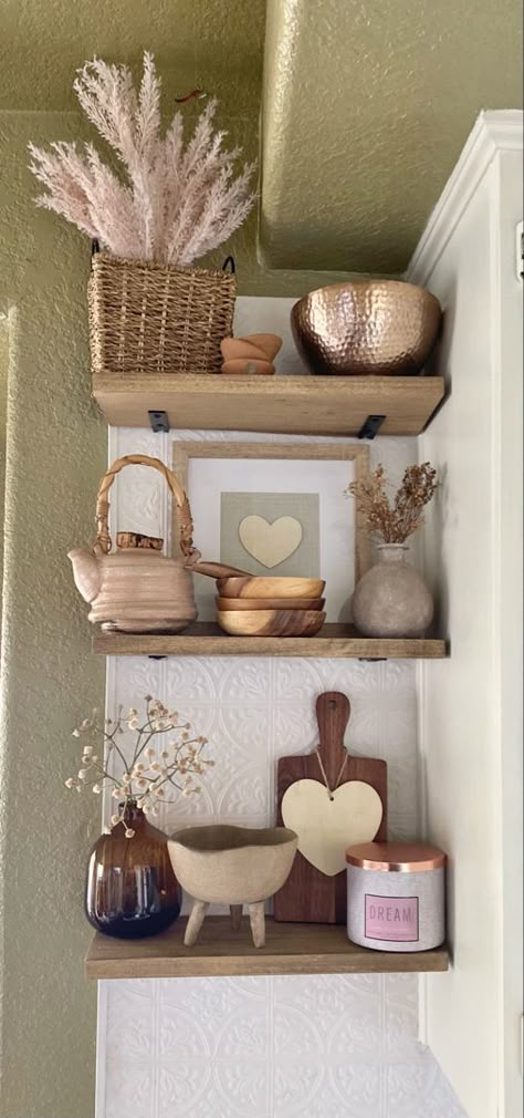 February Home Decor Ideas, Cozy Valentines Decor, Boho Spring Decor Living Room, Valentine Day Home Decor Ideas, Boho Valentines Decor, Heart Kitchen Decor, Valentines House Decor Living Room, Neutral Valentine Decor Ideas, Classy Spring Decor