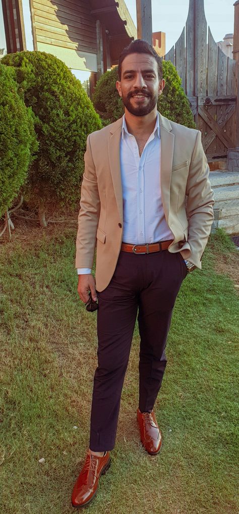 Men Tan Blazer Outfit, Tan Sports Coat Outfit Men, Day Wedding Outfit Guest Men, Khaki Blazer Outfit Mens, Tan Blazer Outfits Mens, Beige Blazer Outfit Men, Sports Coat Outfit Men, Khaki Blazer Outfit, Cream Jacket Outfit